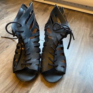 Black strappy wedge